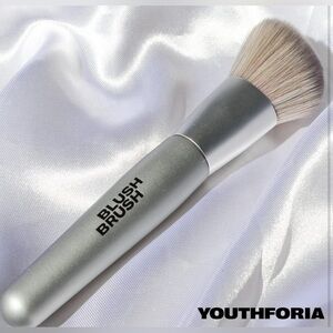 Youthforia Blush Brush, Soft Angled Makeup Brush